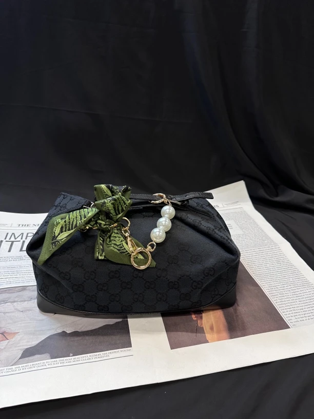 95新 GUCCI/古驰 时尚百搭女士包包轻奢小众设计单肩斜挎手提包