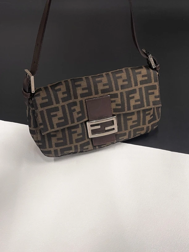 95新 FENDI/芬迪 老花法棍斜挎单肩包