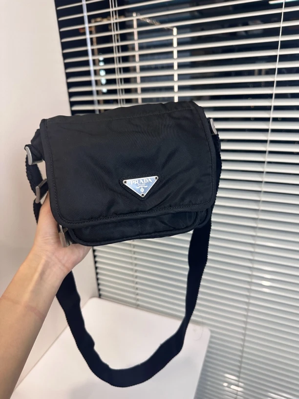 95新 Prada/普拉达 Prada邮差包