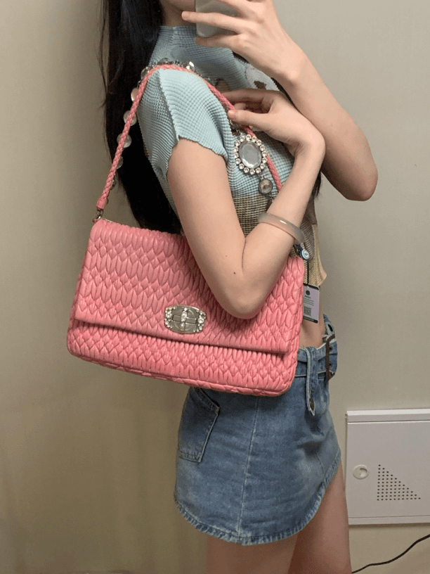 95新 MIU MIU/缪缪 嫩粉褶皱中号双链单肩包xw