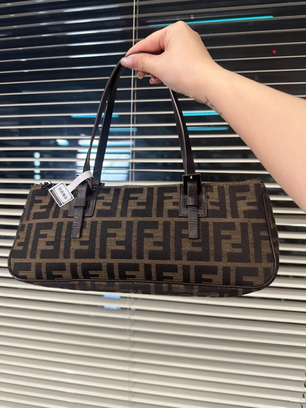 95新 FENDI/芬迪 法棍单肩包经典时尚