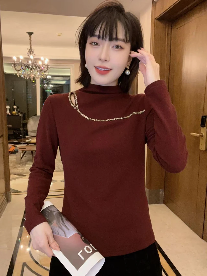 29238香港素街新款时尚小心机露锁骨烫钻修身减龄感打底衫