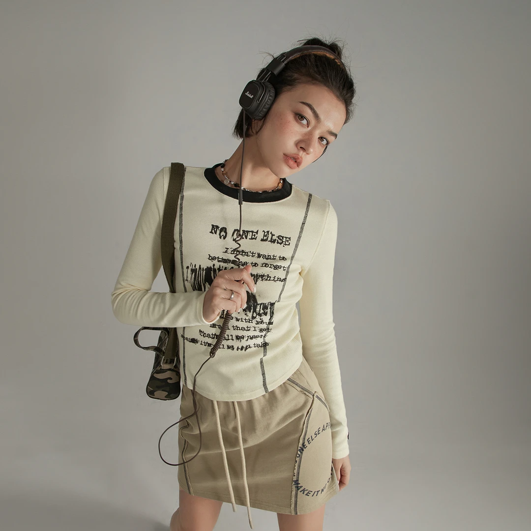 NO ONE ELSE美式复古女装秋季学院风印花显瘦打底短款休闲长袖T恤