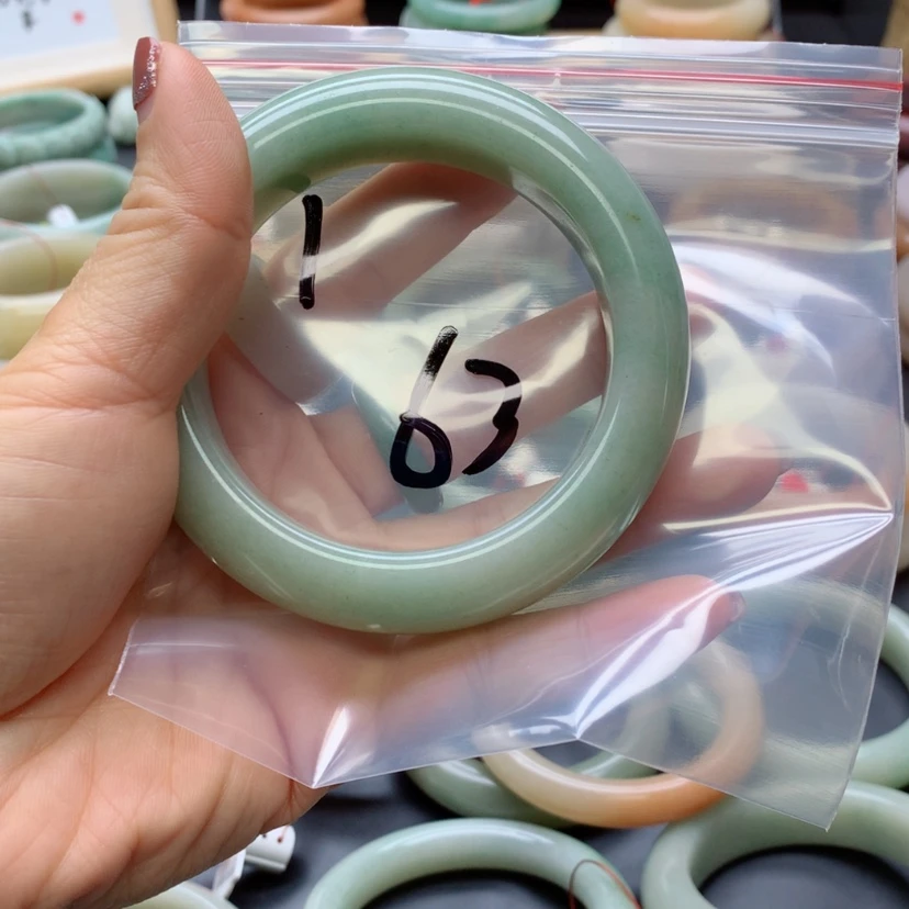 【闪购商品】石英质玉手镯未镶嵌