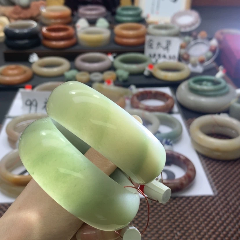 【闪购商品】石英质玉手镯未镶嵌