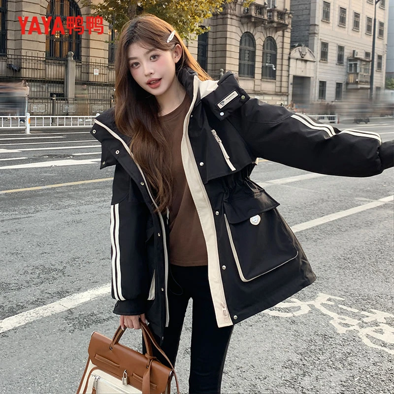 YAYA/鸭鸭时尚高级感轻户外百搭收腰女士撞色羽绒服YE4B614843W