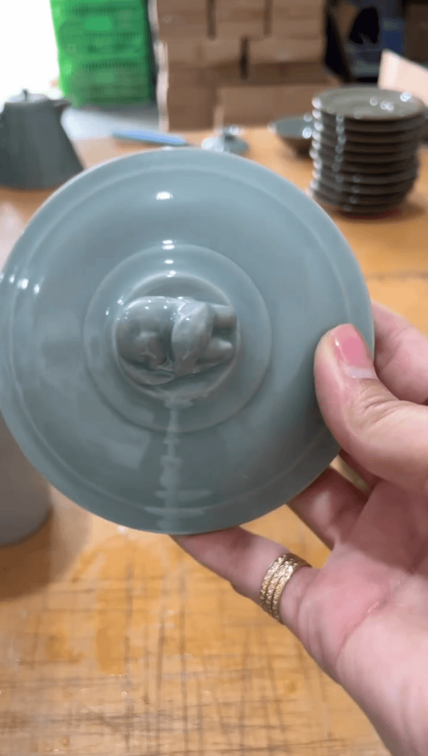 【闪购商品】瓶偏蓝白色草木灰战马杯盖子1只