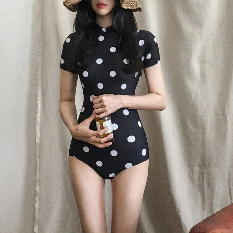 韩国新款复古清新波点短袖保守遮肚显瘦三角连体温泉游泳衣女度假