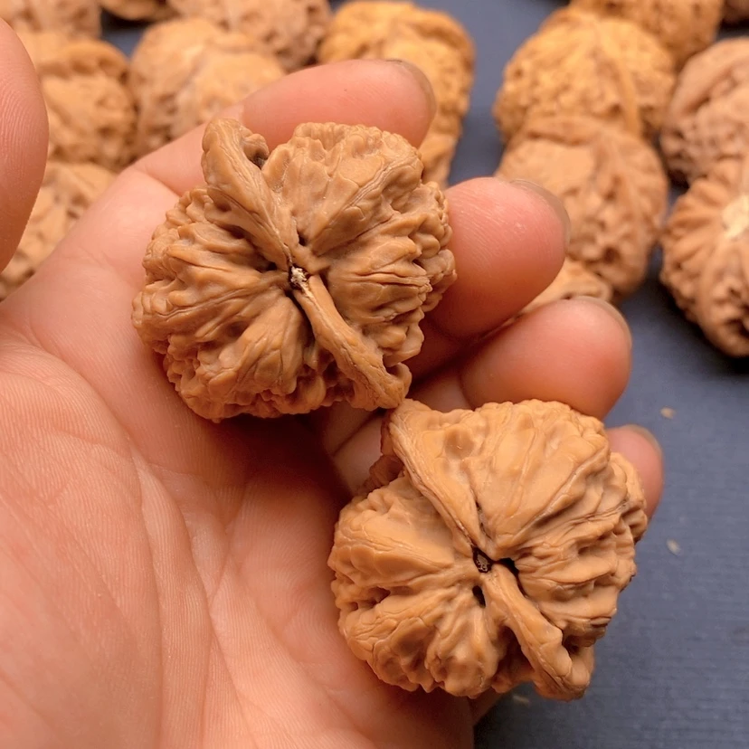 【闪购商品】文玩核桃吊坠冯*笑