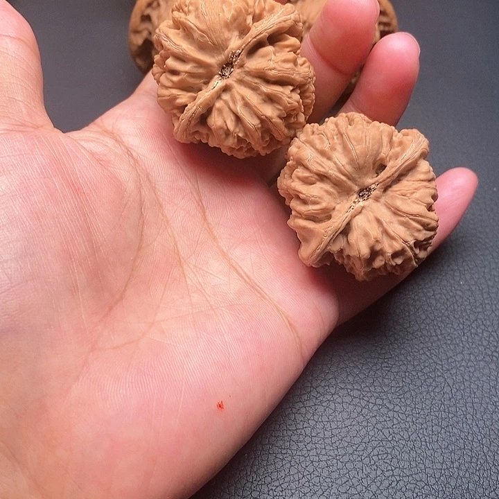 文玩核桃吊坠冯*笑粗筋