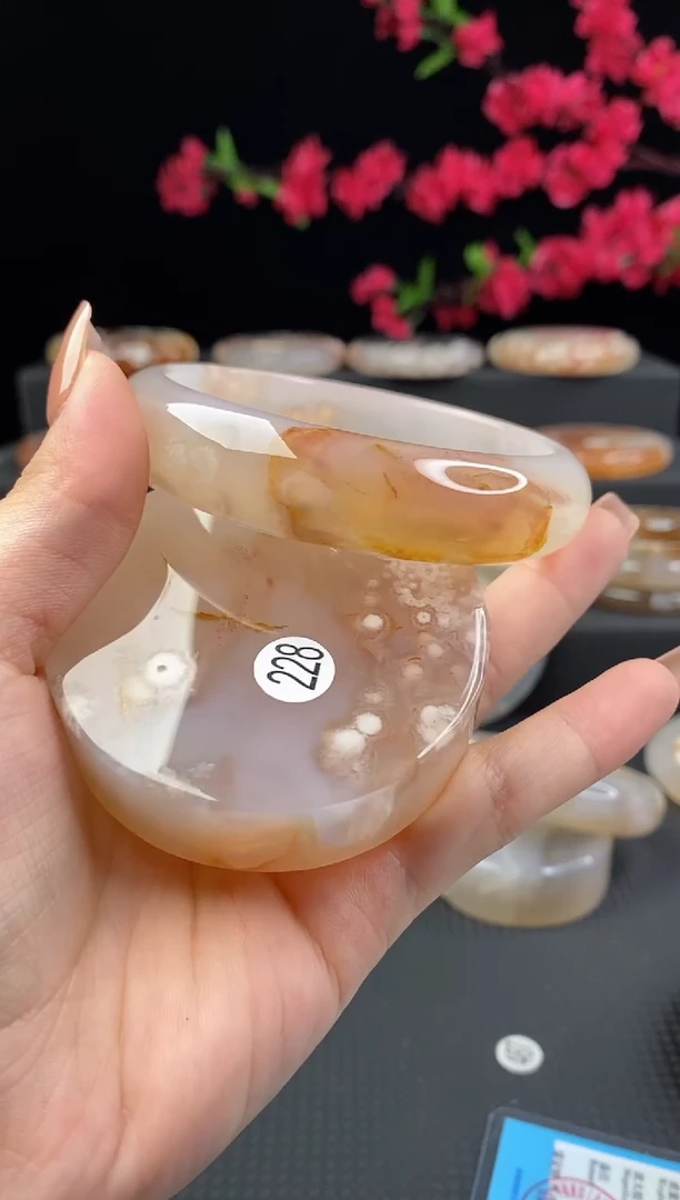 【闪购商品】石英质玉手镯（圆镯）未镶嵌60