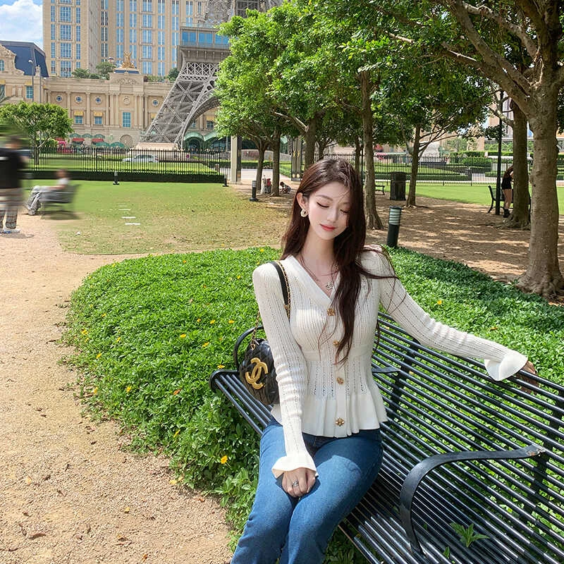 Juicecola  小香风v领长袖针织衫新款气质修身显瘦镂空高级感上衣