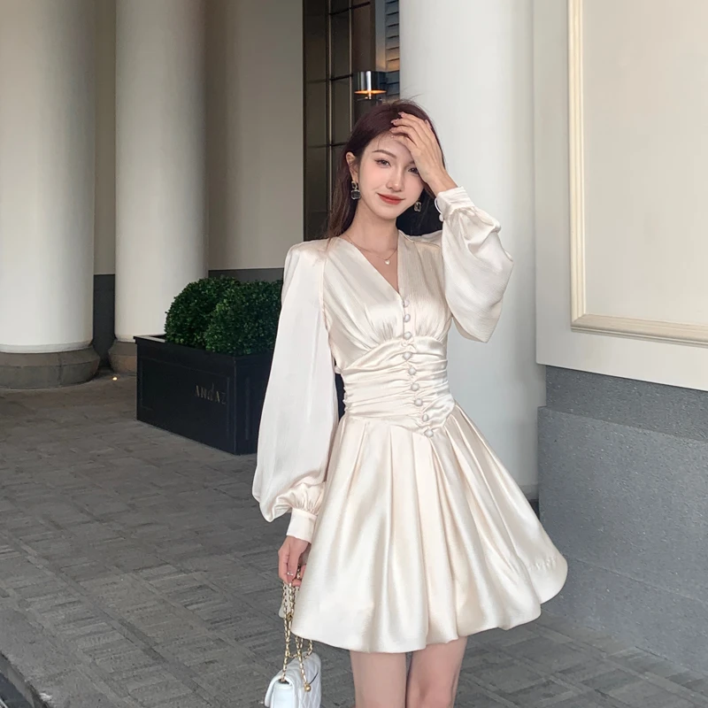 Juicecola 法式温柔风灯笼袖连衣裙女春夏新款高级感气质通勤短裙