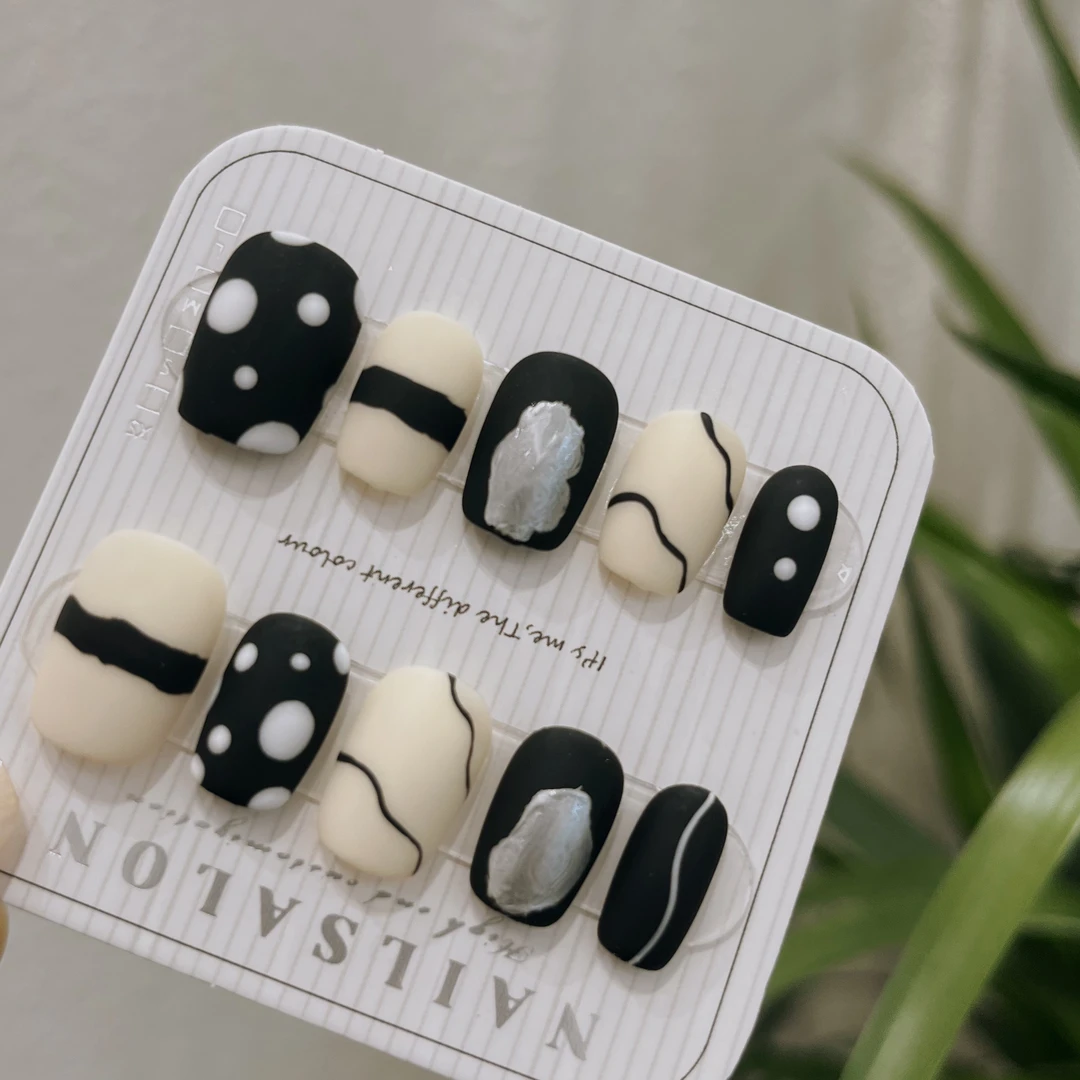 布鲁布鲁布鲁磨砂白色高级短T短方短芭蕾纯手工穿戴美甲黑色米色