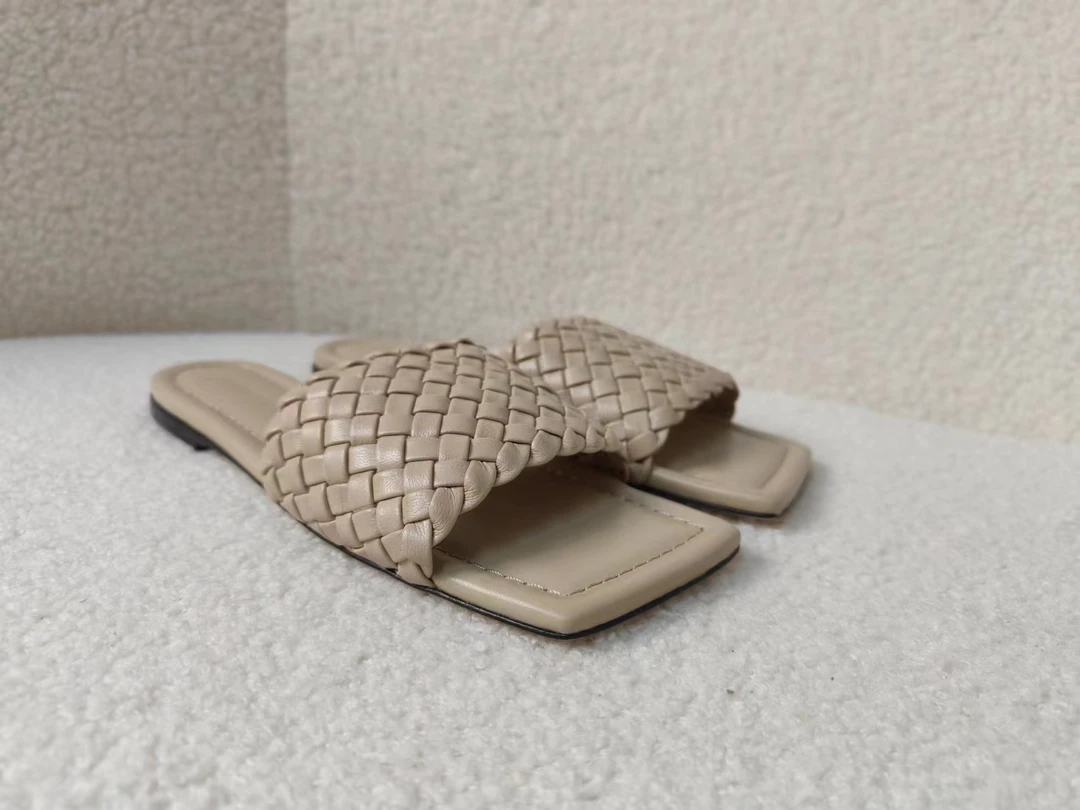 老王甄选 2024新款 女士夏季款真皮编织潮流简约时尚凉鞋
