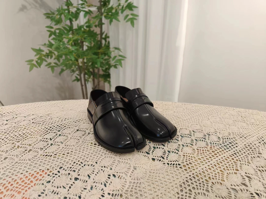 老王甄选 冬季新款 女士简约日常款低跟真皮大底分趾鞋