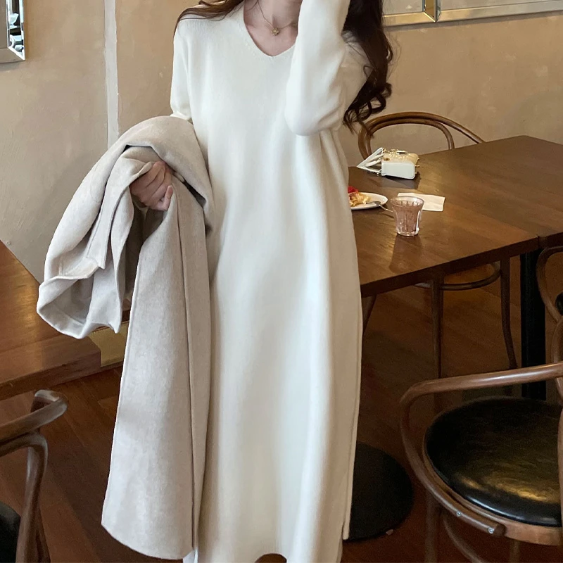 软糯慵懒风纯色V领显瘦针织鱼尾裙打底连衣裙2023年秋冬新款女装