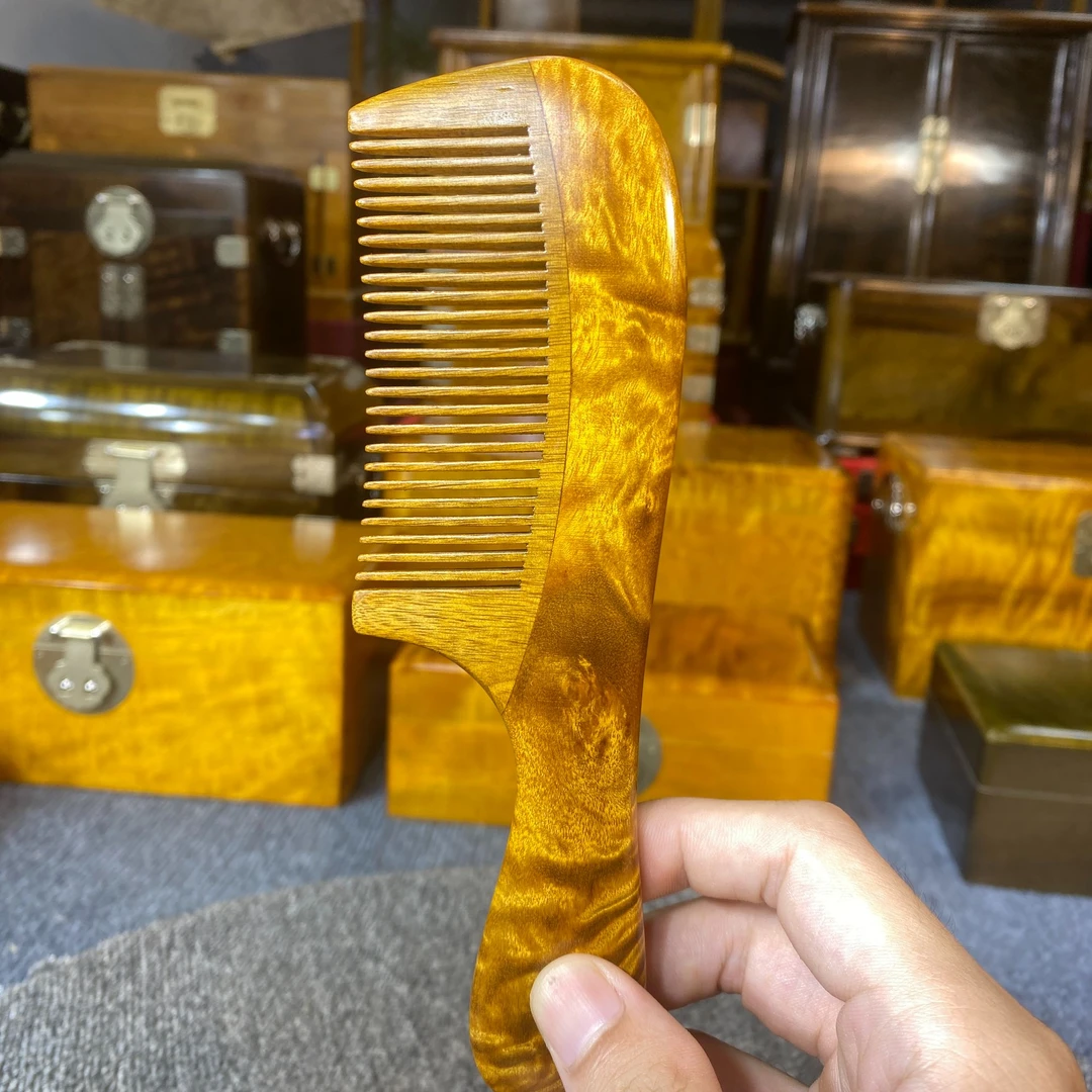 精品金丝楠留疤龙胆木梳
