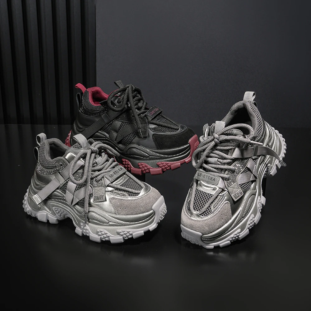 【银河】百搭软底老爹鞋2025秋季新款网红平厚底休闲复古鞋女 9711