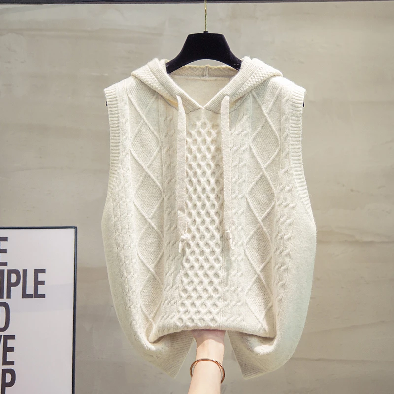 连帽针织马甲背心女2025春秋新款宽松马夹外穿棒针麻花毛衣坎肩潮