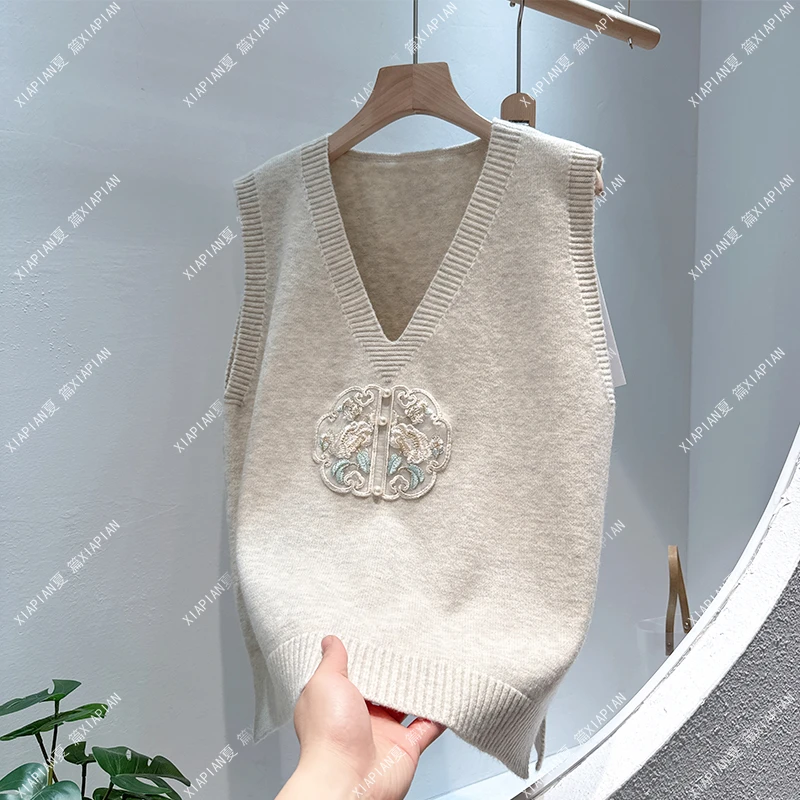 v领新中新刺绣国风钉珠针织马甲背心女2025春秋新款马夹毛衣坎肩