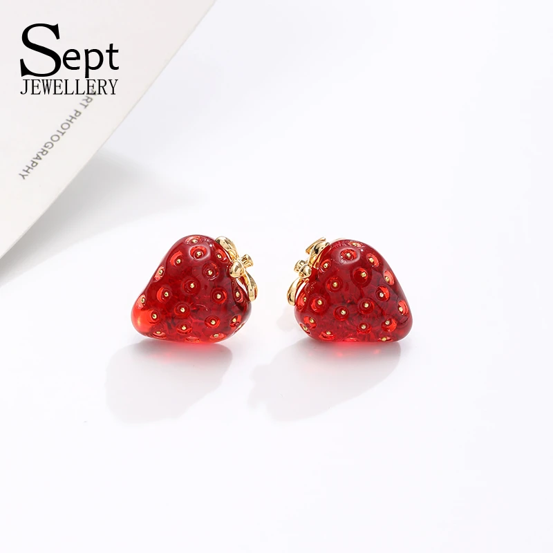 《货号1689》法式复古红草莓耳环