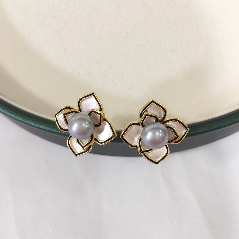 《货号6211》气质时尚立体山茶花耳钉