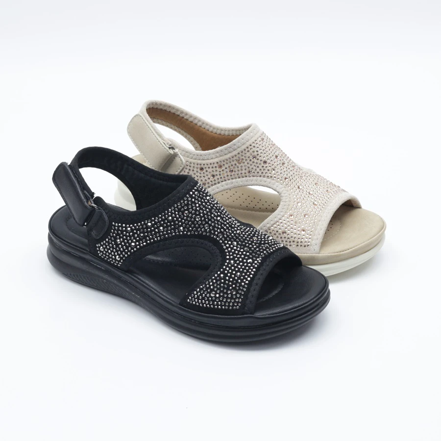 韩国 休闲亮钻设计厚底凉鞋