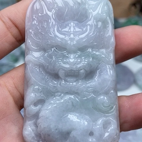 翡翠颈饰未镶嵌微瑕纹