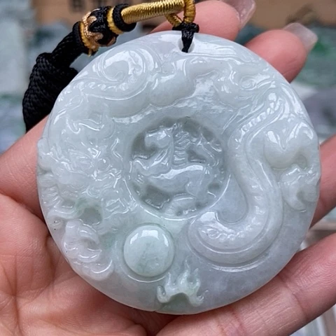 翡翠颈饰未镶嵌龙马精神