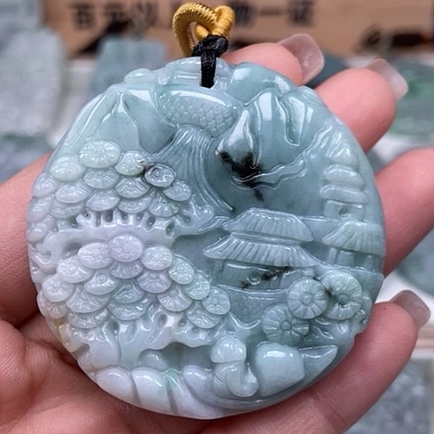 翡翠颈饰未镶嵌山水两面工微瑕福利