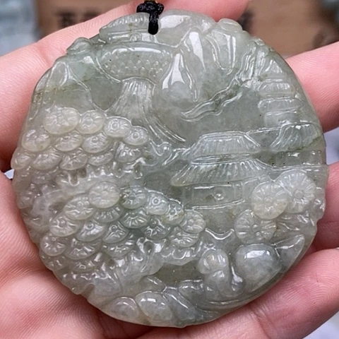 翡翠颈饰未镶嵌微瑕纹裂