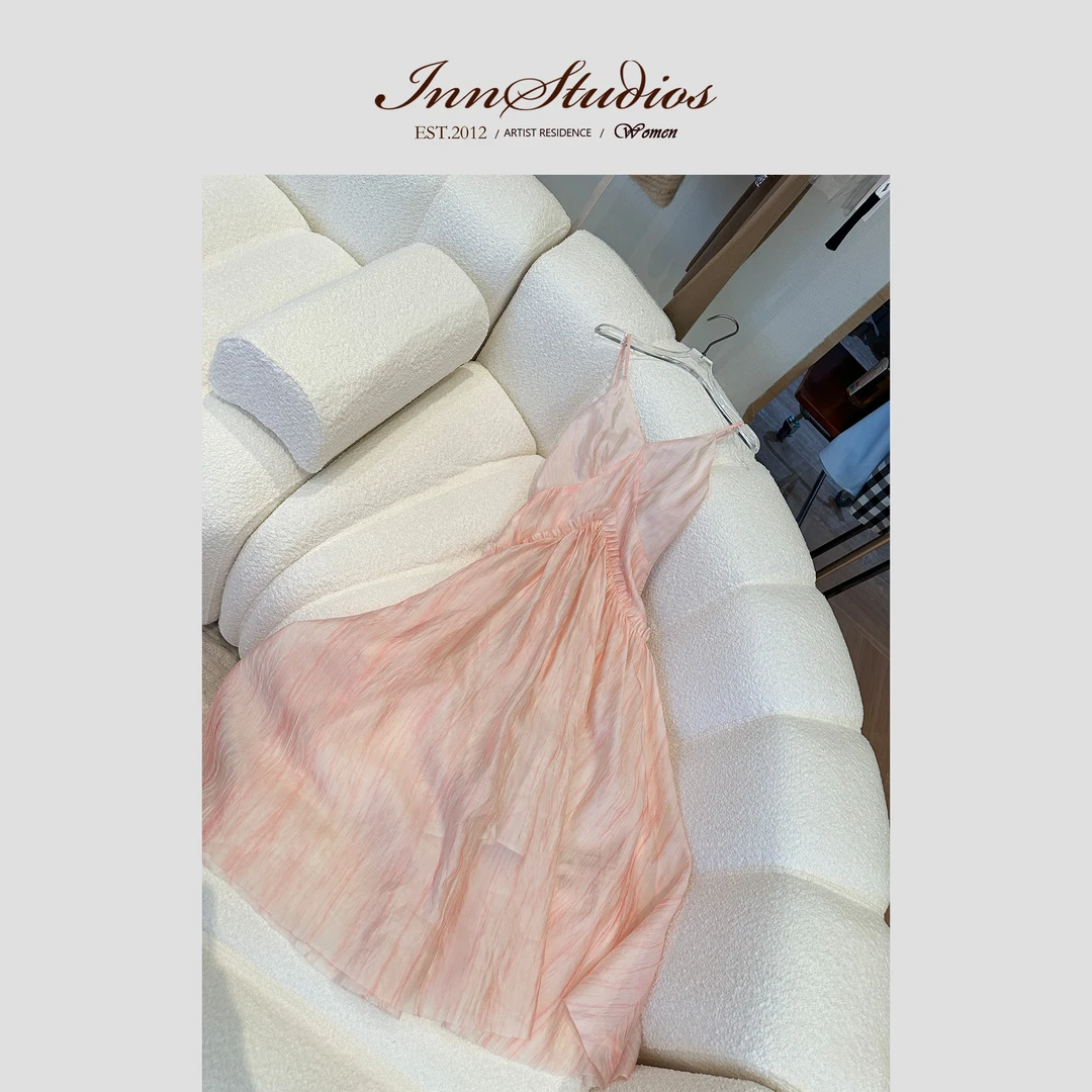 Innstudios 粉色晕染吊带连衣裙