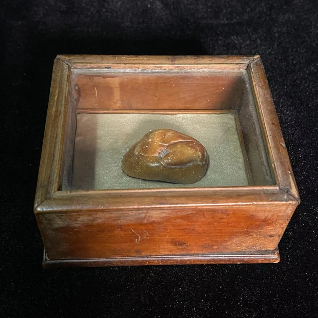 lot65：老 杜灵石带原盒(d:4.7cm)