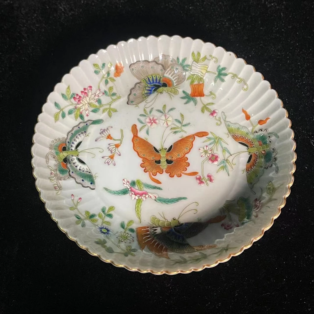 lot15:当代 粉彩蝶恋花盘(d:12.7cm)