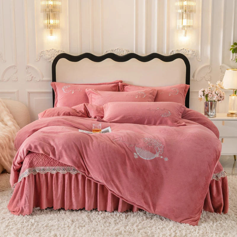 大红牛奶绒床盖四件套结婚被套绣花夹棉加厚水晶绒珊瑚绒被罩婚庆