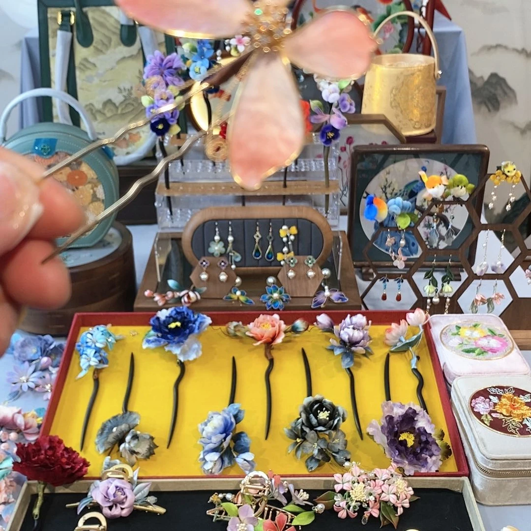 织绣手工非遗绒花蝴蝶