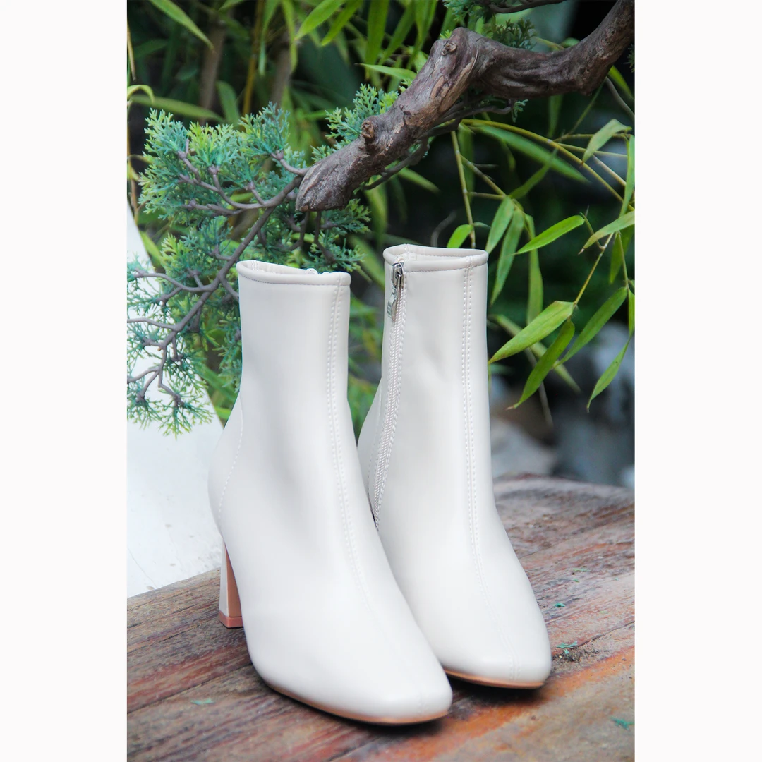 【冬芜】秋冬白色时尚简约高跟气质百搭方头粗跟短靴