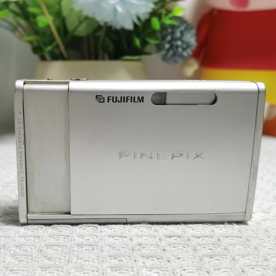 9新 Fujifilm/富士 z1 滑盖开机 出片复古 色彩浓郁 自备xd卡