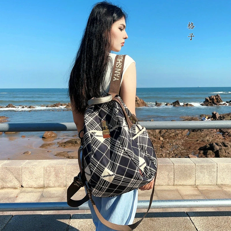 秋冬新款《阎双创造&格子》原创品牌时尚休闲百搭通勤出游双肩包