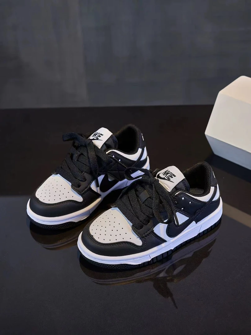 AJ儿童运动鞋春秋季男童板鞋软底防滑黑白女童6-12岁潮牌中大童鞋