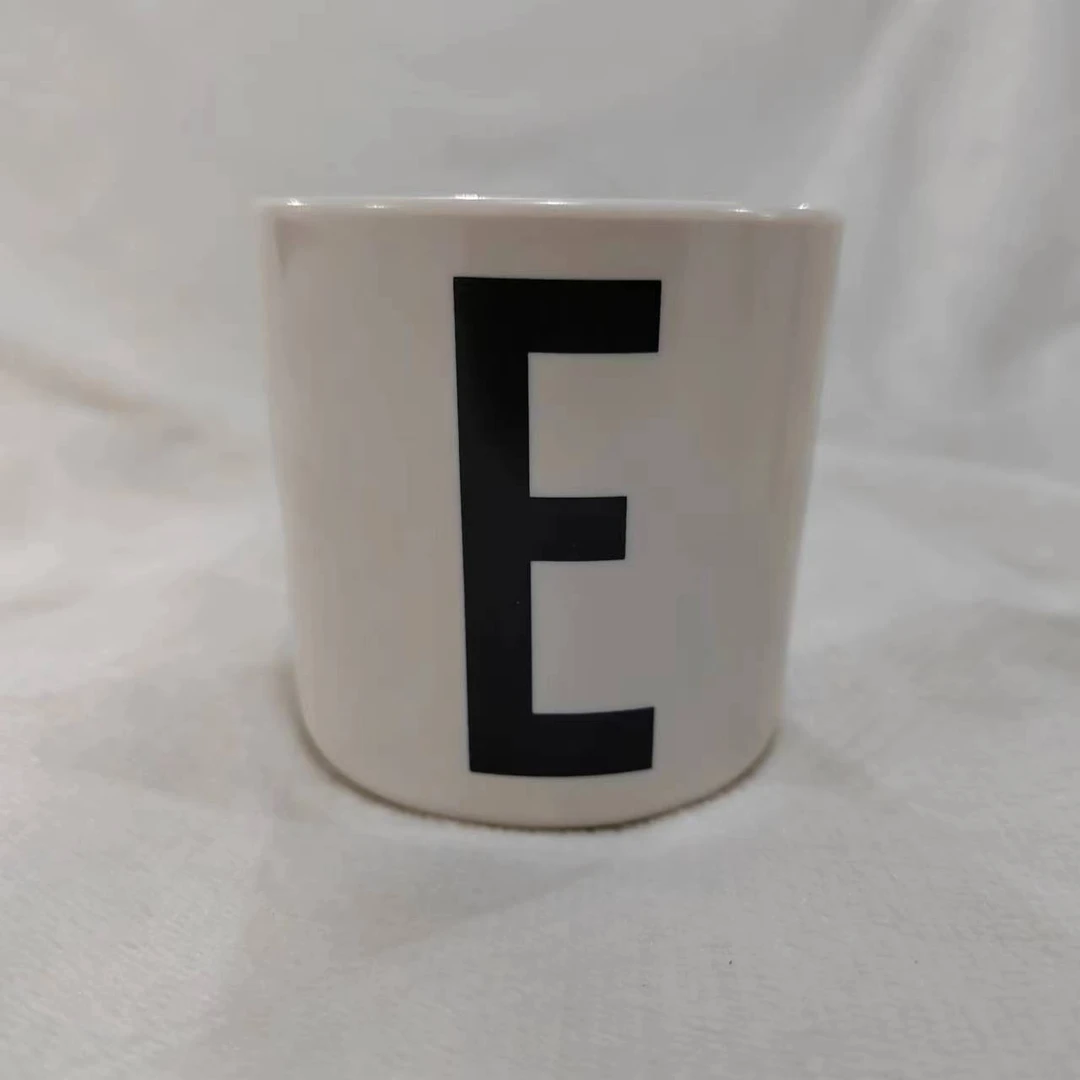 小号  字母马克杯-