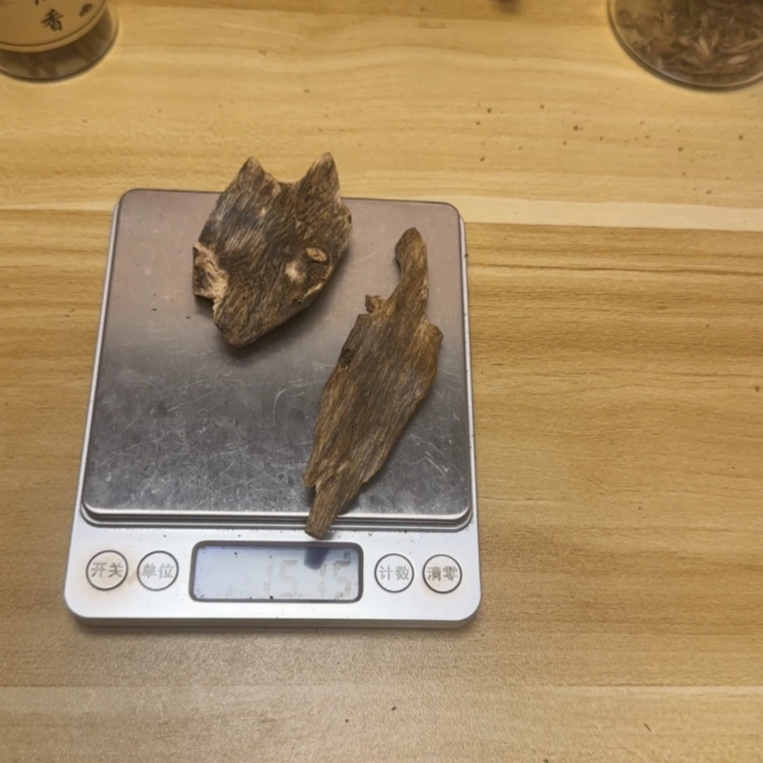 沉香沉香摆件透顶绿15克多样性发货