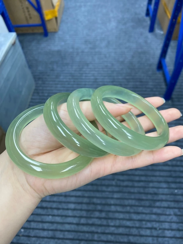 冰底宝石光级岫玉正宽平安镯多样性发一