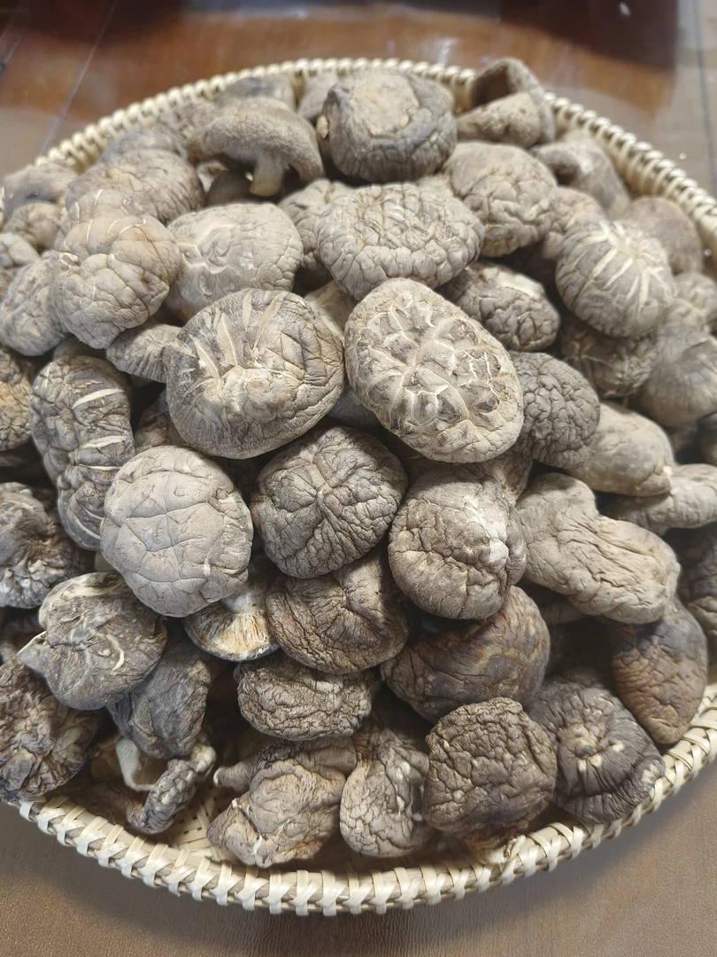 甘肃陇南深山香菇味美颗粒饱满陇南特产半斤一斤装
