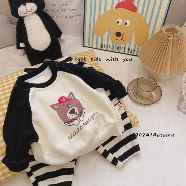 8804秋款卡通套头套装（米拼黑）