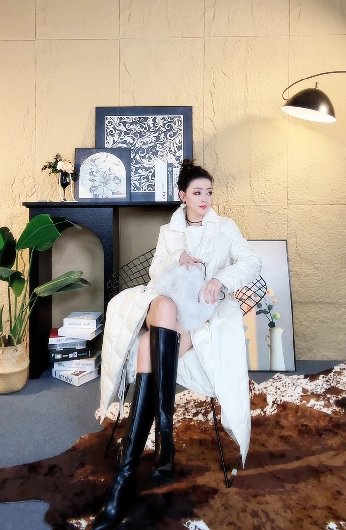 羽绒服女款拼接毛领保暖2024年冬季新款白鹅绒长款内胆加厚外套女