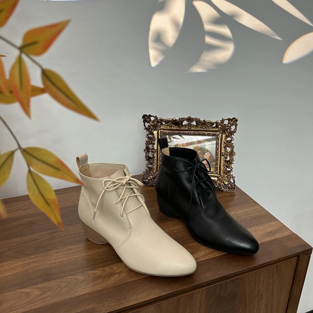 真皮短靴女粗跟2024年秋冬平替好物尖头低跟系带雅丹风马丁靴短靴