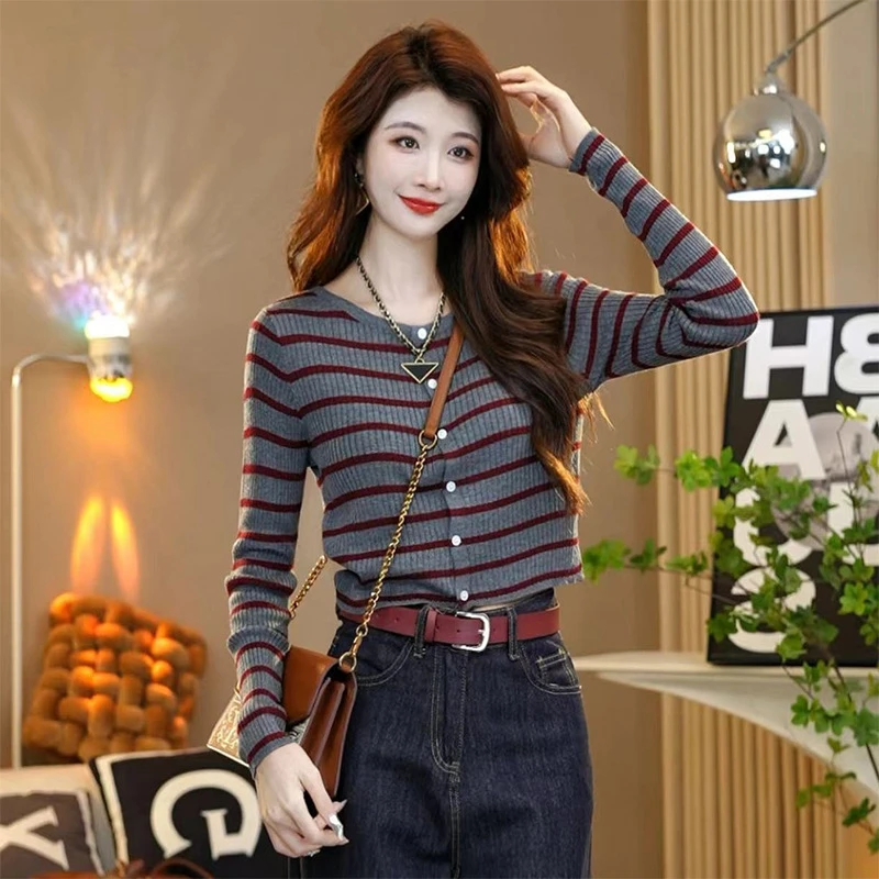 复古拼色条纹针织衫女士2024新款秋季单排扣圆领毛衣开衫外套上衣