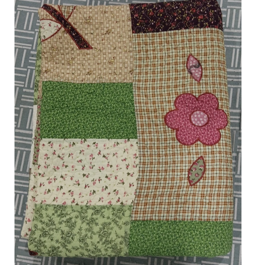 绿色小碎花绗缝拼接款床盖《带防滑颗粒》170*210